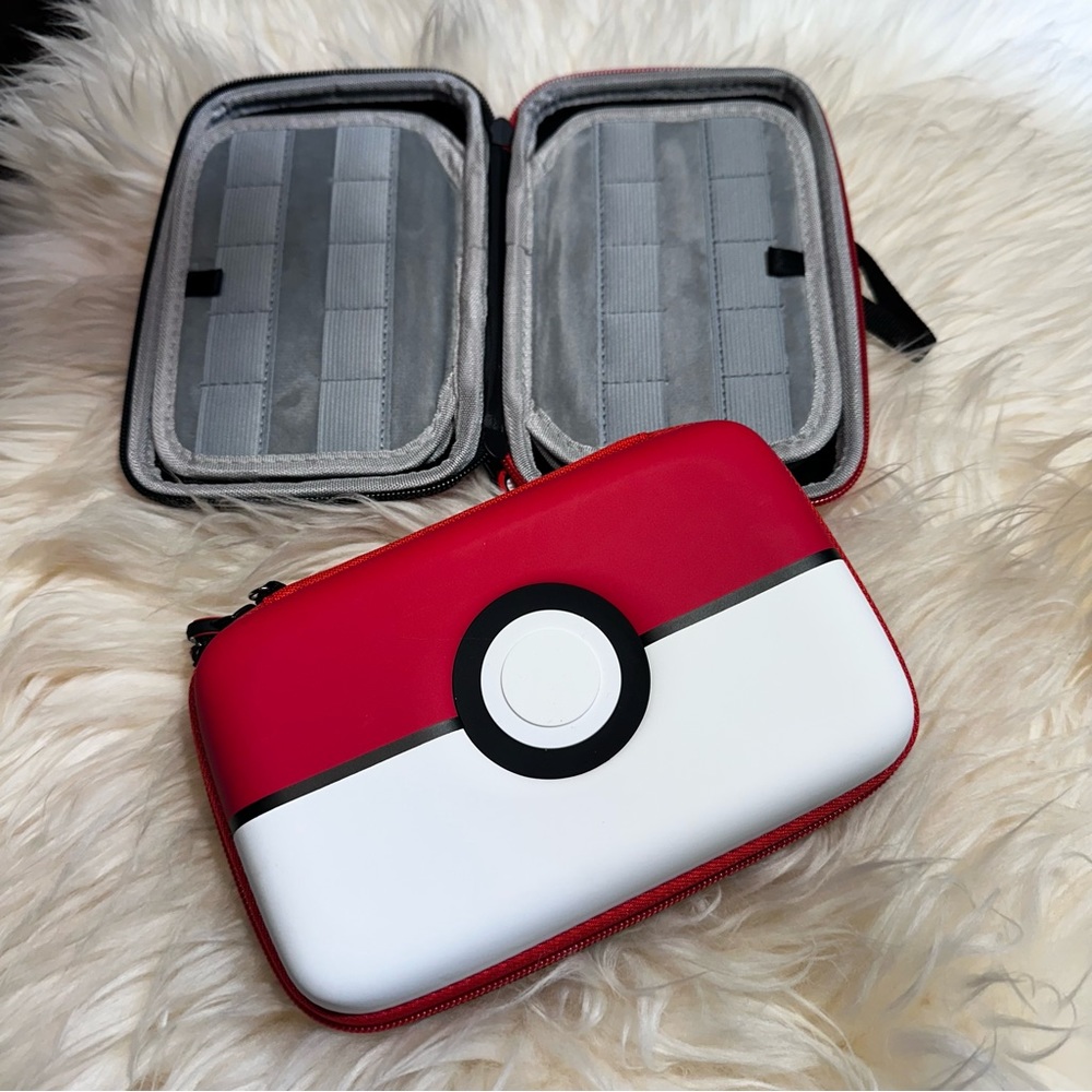 SALE!! 80 game slot nintendo switch travel case.